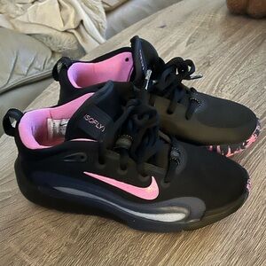 Nike IsoFly Basketball Shoe for girls 
Size 2
Worn once